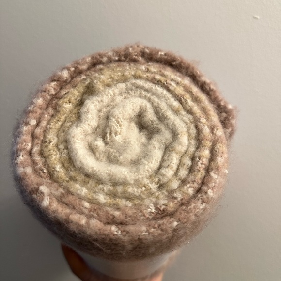 NWT. Mer Sea Elegant Pink and Cream Women's Cozy Wrap - Picture 5 of 5